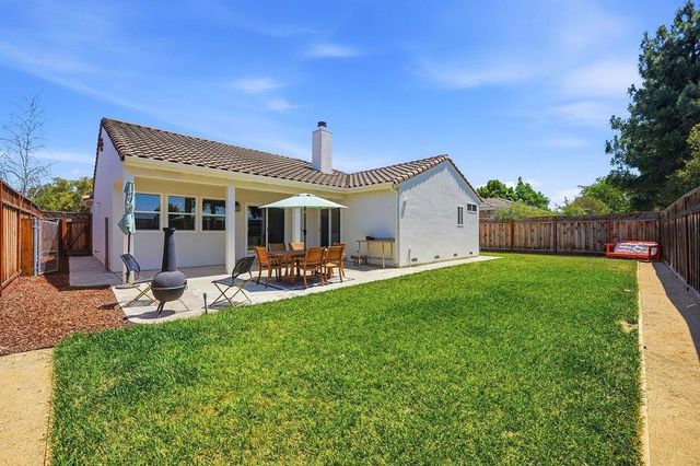 2140 Calistoga Drive, Hollister, CA 95023