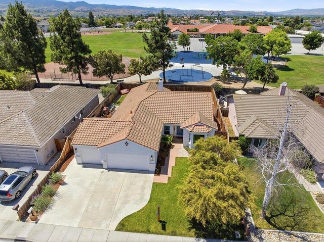 2140 Calistoga Drive, Hollister, CA 95023
