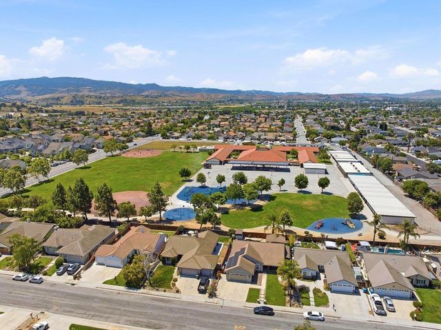 2140 Calistoga Drive, Hollister, CA 95023