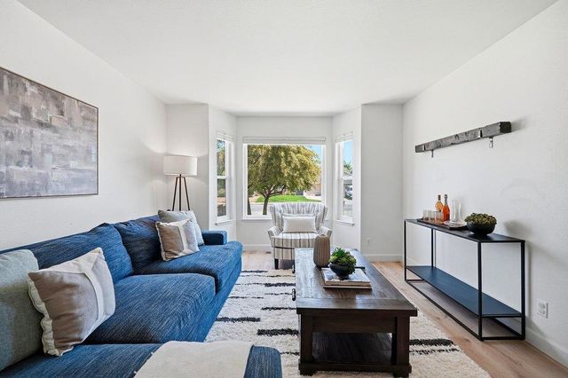 2140 Calistoga Drive, Hollister, CA 95023