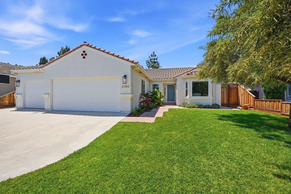 2140 Calistoga Drive, Hollister, CA 95023