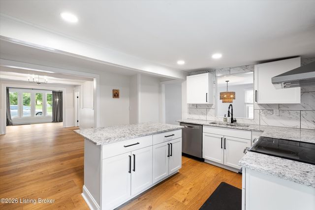 6306 S Watterson Trail, Louisville, KY 40291