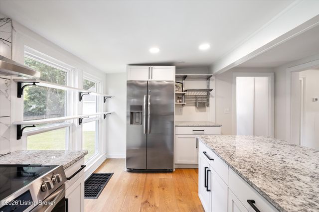 6306 S Watterson Trail, Louisville, KY 40291