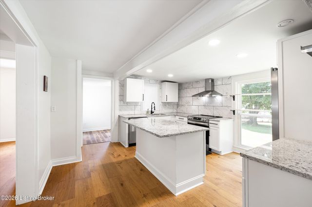 6306 S Watterson Trail, Louisville, KY 40291