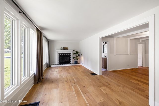 6306 S Watterson Trail, Louisville, KY 40291