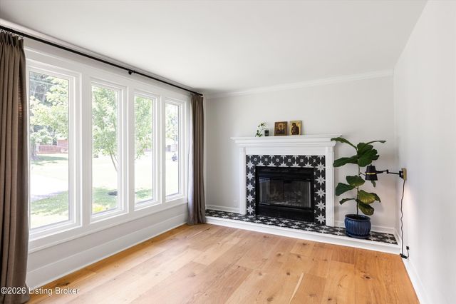 6306 S Watterson Trail, Louisville, KY 40291