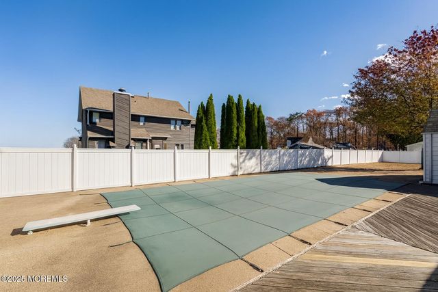 109 Foxhollow Drive, Lanoka Harbor, NJ 08734