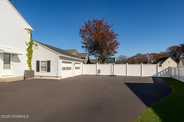 109 Foxhollow Drive, Lanoka Harbor, NJ 08734