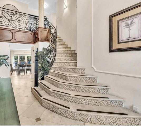 900 Diplomat Pkwy, Hallandale Beach, FL 33009