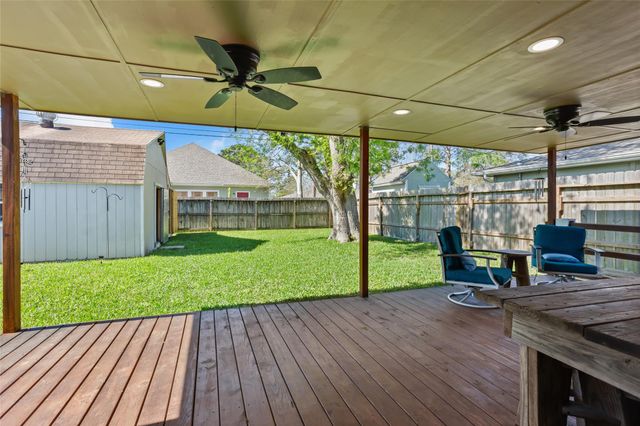 16806 David Glen Dr Drive, Friendswood, TX 77546