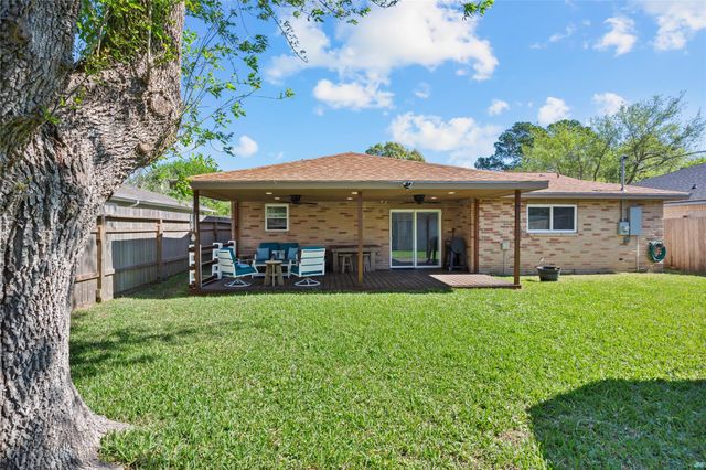 16806 David Glen Dr Drive, Friendswood, TX 77546