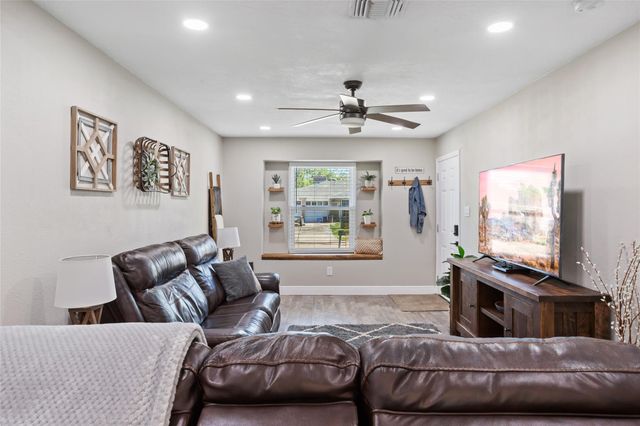 16806 David Glen Dr Drive, Friendswood, TX 77546