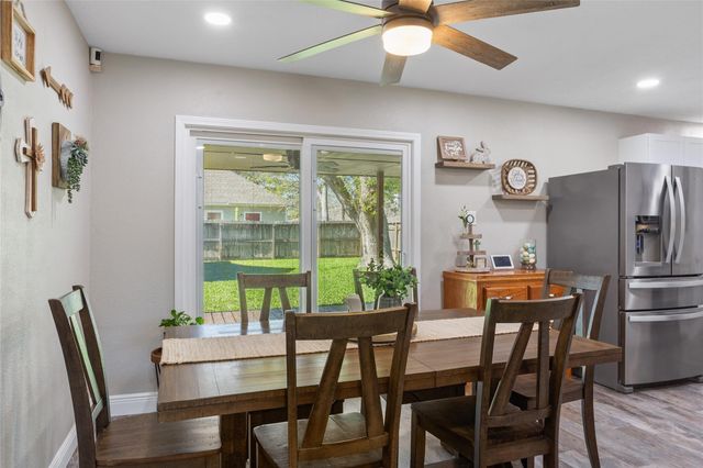 16806 David Glen Dr Drive, Friendswood, TX 77546