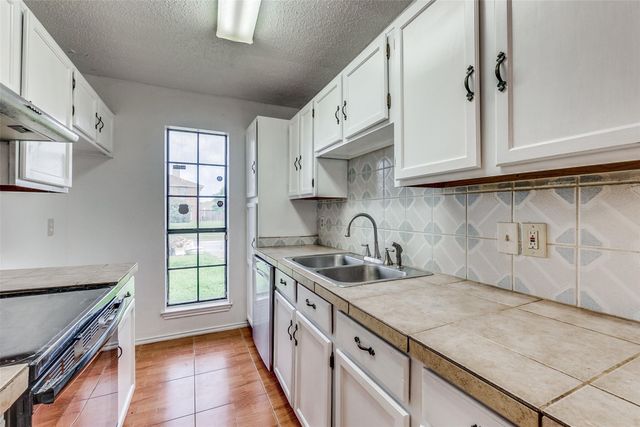 2917 Tanglewood Drive, Lancaster, TX 75134