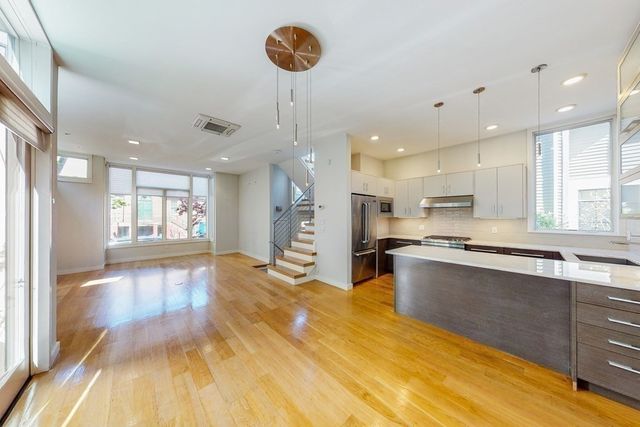 140 Banks St 140, Cambridge, MA 02138