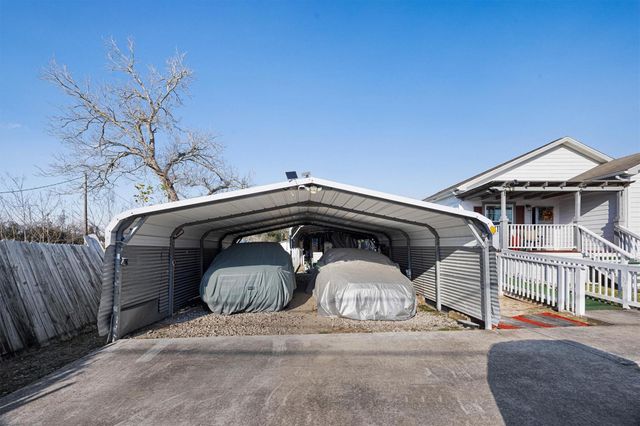 7018 N Martin Luther King Avenue, Hitchcock, TX 77563