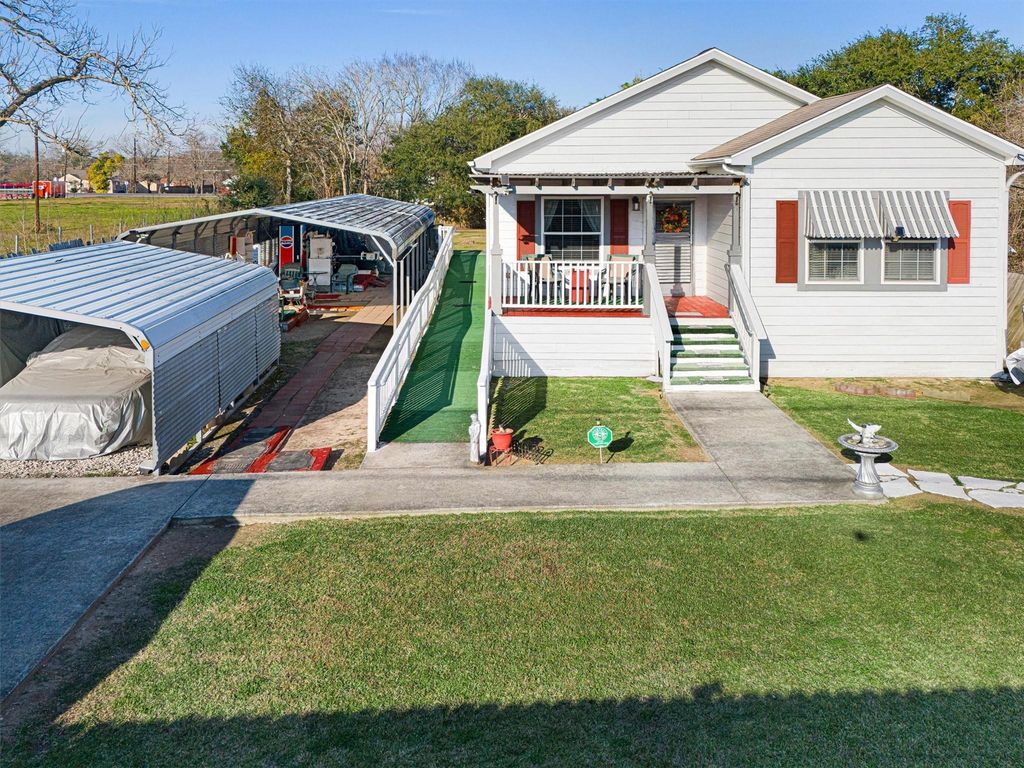 7018 N Martin Luther King Avenue, Hitchcock, TX 77563