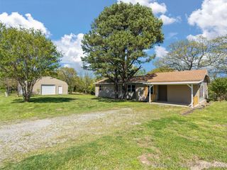 2068 Bristow Point, Eufaula, OK 74501