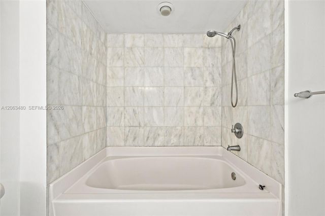 601 NE 36th St 2308, Miami, FL 33137