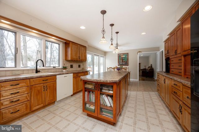 2041 SPRING VALLEY RD, Lansdale, PA 19446