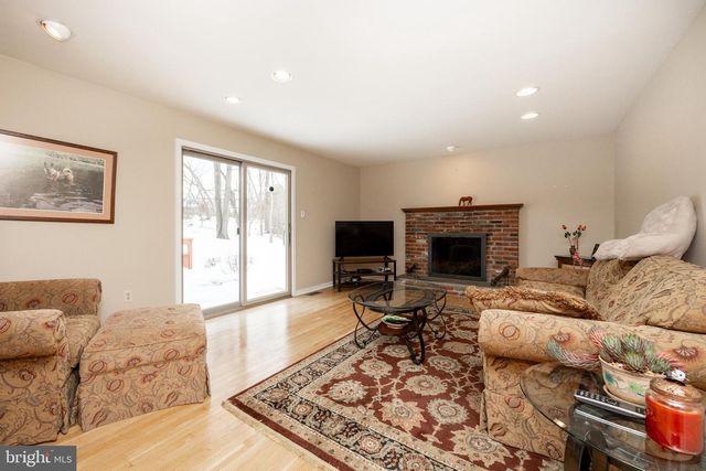 2041 SPRING VALLEY RD, Lansdale, PA 19446