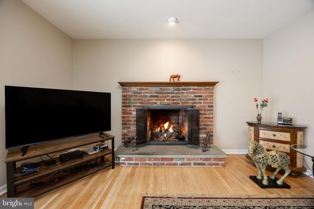 2041 SPRING VALLEY RD, Lansdale, PA 19446