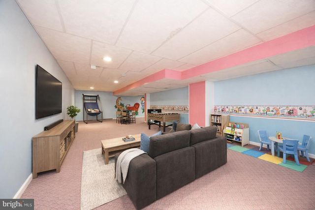 2041 SPRING VALLEY RD, Lansdale, PA 19446