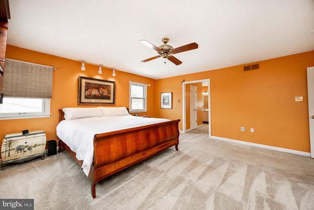 2041 SPRING VALLEY RD, Lansdale, PA 19446