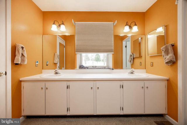 2041 SPRING VALLEY RD, Lansdale, PA 19446