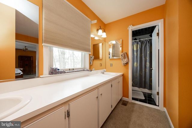 2041 SPRING VALLEY RD, Lansdale, PA 19446