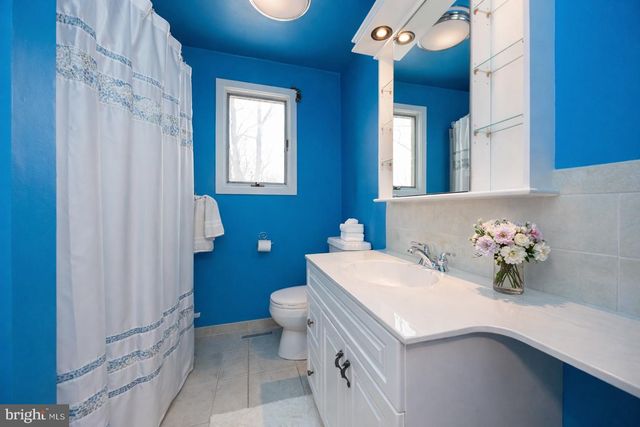 2041 SPRING VALLEY RD, Lansdale, PA 19446