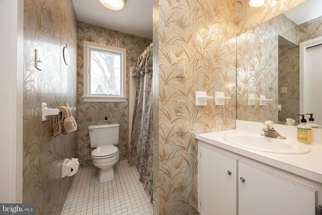 2041 SPRING VALLEY RD, Lansdale, PA 19446