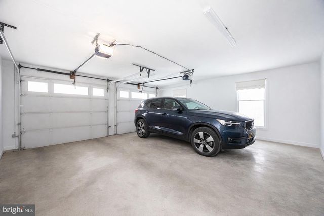 2041 SPRING VALLEY RD, Lansdale, PA 19446