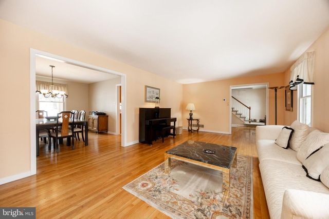 2041 SPRING VALLEY RD, Lansdale, PA 19446