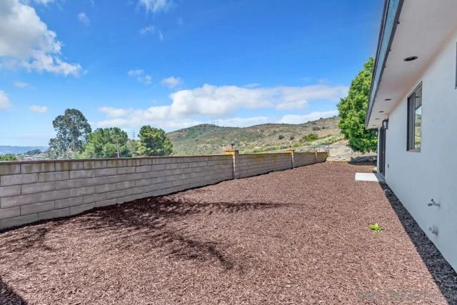 11132 Summit Ave, Santee, CA 92071