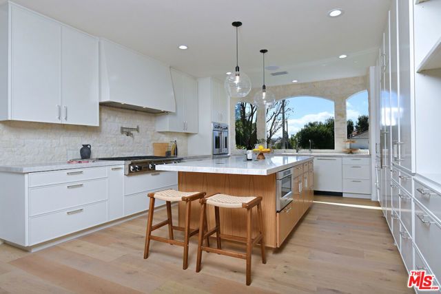 25605 Melbourne Court, Calabasas, CA 91302