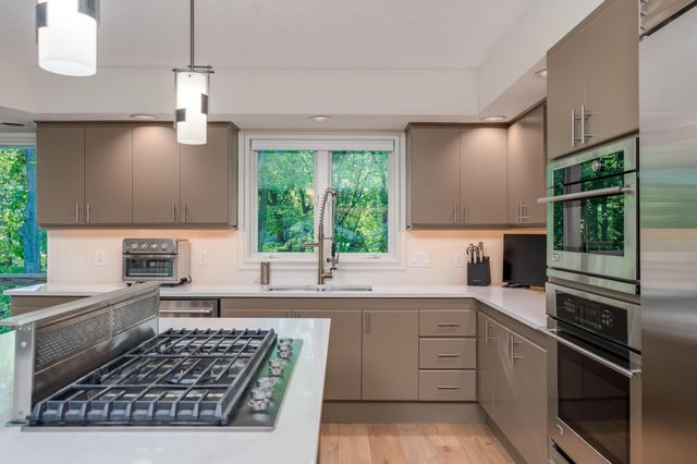 317 Meadow Woods Drive, Mankato, MN 56001