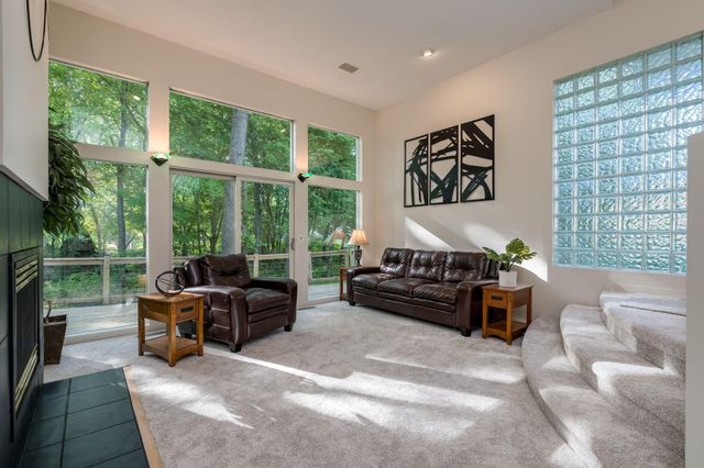 317 Meadow Woods Drive, Mankato, MN 56001