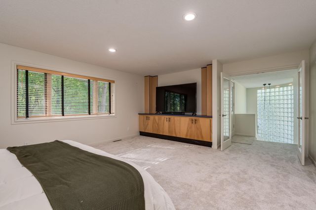 317 Meadow Woods Drive, Mankato, MN 56001