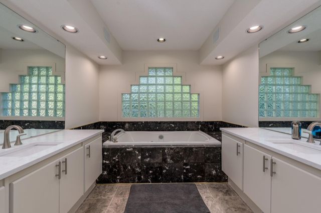 317 Meadow Woods Drive, Mankato, MN 56001