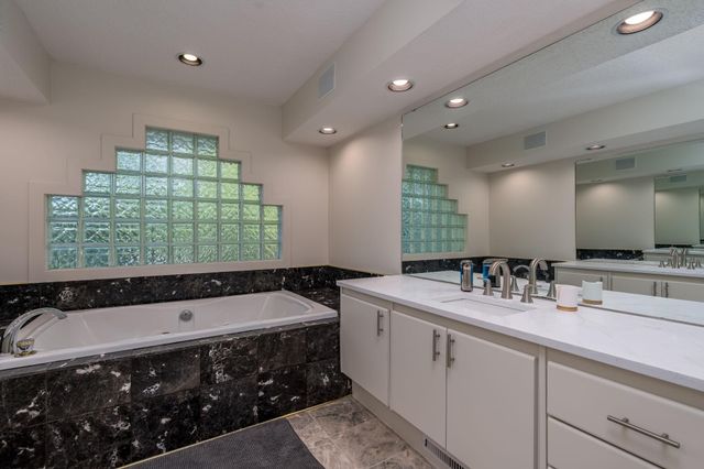 317 Meadow Woods Drive, Mankato, MN 56001