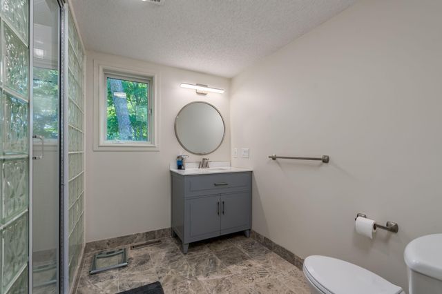 317 Meadow Woods Drive, Mankato, MN 56001