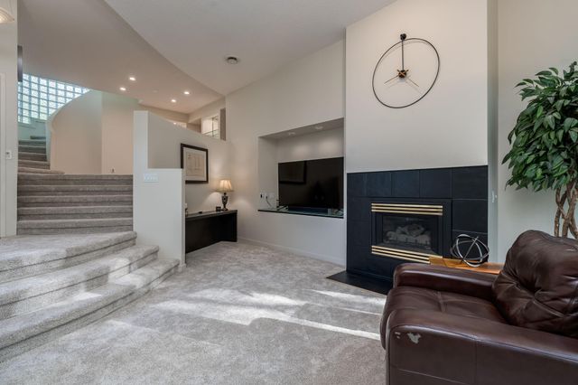 317 Meadow Woods Drive, Mankato, MN 56001