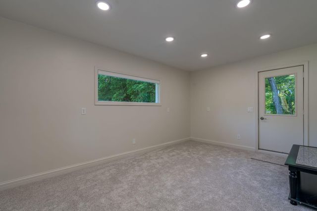 317 Meadow Woods Drive, Mankato, MN 56001