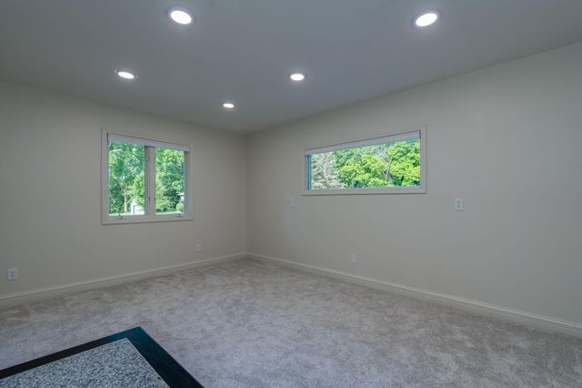 317 Meadow Woods Drive, Mankato, MN 56001