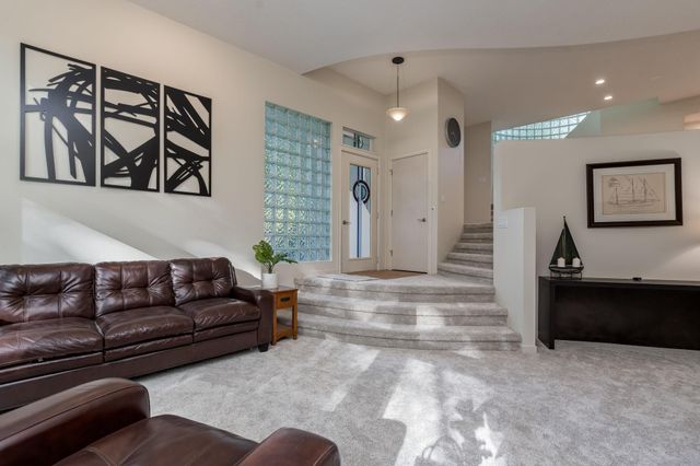 317 Meadow Woods Drive, Mankato, MN 56001