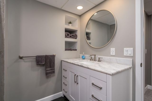 317 Meadow Woods Drive, Mankato, MN 56001