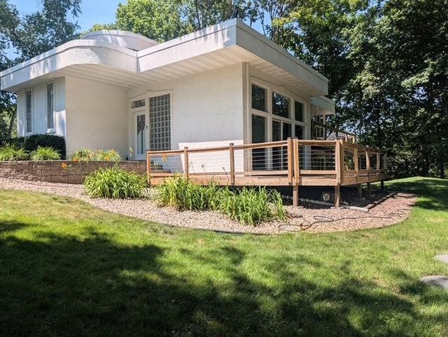 317 Meadow Woods Drive, Mankato, MN 56001