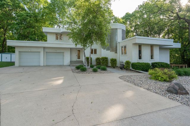 317 Meadow Woods Drive, Mankato, MN 56001
