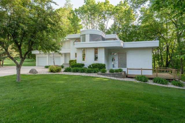 317 Meadow Woods Drive, Mankato, MN 56001